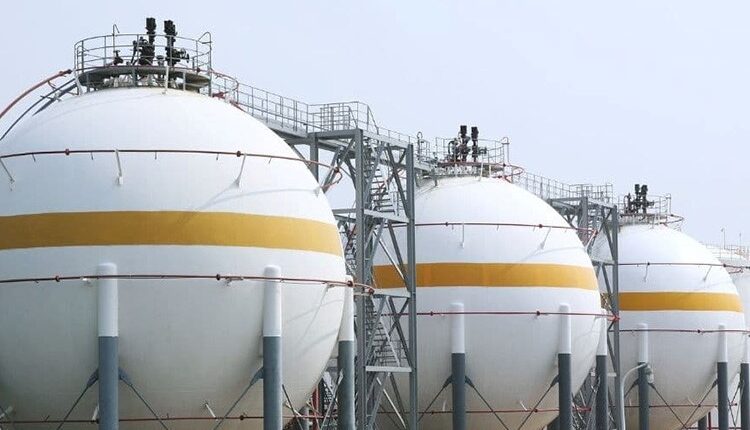 بررسی جوشکاری اجزای مختلف مخزن