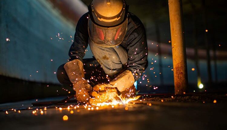 مهارت‌ها و ابزارهای لازم برای موفقیت در صنعت جوشکاری